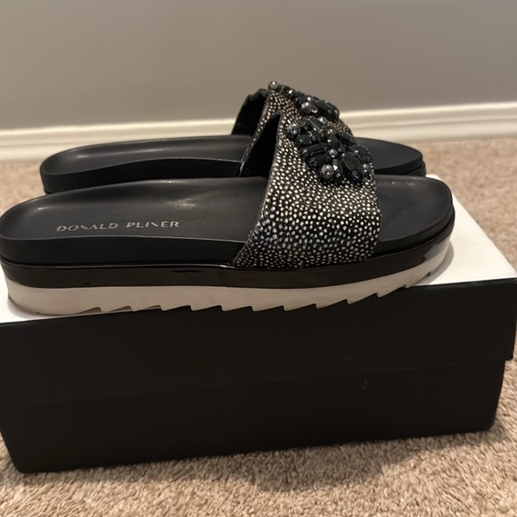 Sandals - Picture 3 of 5